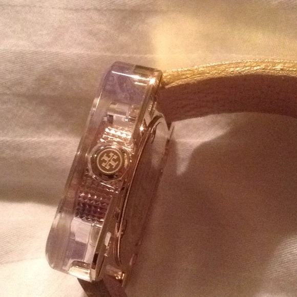 Tory Burch watch, has good battery - Picture 4 of 8